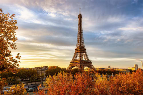 Tour Eiffel en automne aux feuillages dorés, vues sur Paris près de l'hôtel-boutique Résidence Aurmat