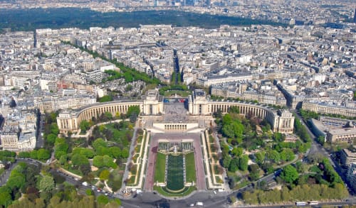 Vue aérienne de Paris avec le Palais de Trocadéro et paysage urbain, près de l'hôtel à Boulogne-Billancourt