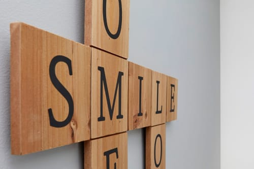 Wooden blocks spelling 'SMILE' at Résidence des Sables apartment in Mably, France