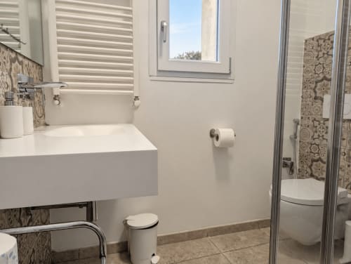 Private bathroom in Camera Eva with window overlooking the Murgia Materana, with shower
