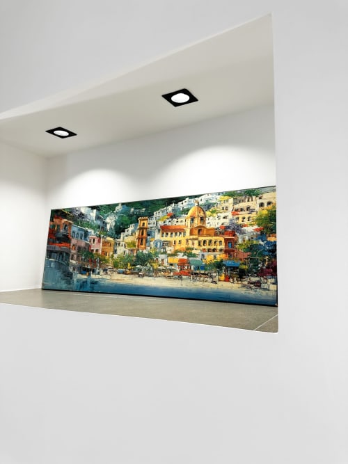 Camera da letto moderna con TV a schermo piatto che mostra il suggestivo villaggio costiero di Positano a Napoli in hotel