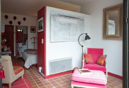 Chambre Double Supérieure Coquelicot au Clos des Amandiers, Simiane-la-Rotonde, avec accents roses