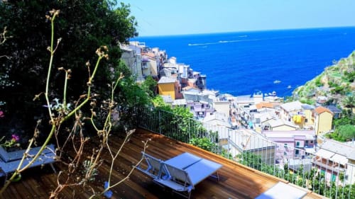 Terrazza dell'Olimpo Affittacamere con vista sul caratteristico borgo di Cinque Terre e il blu Mediterraneo