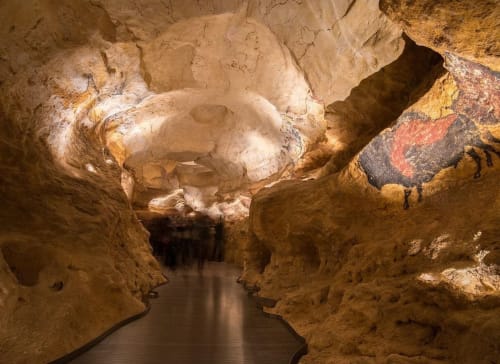 Pasaje de cueva subterránea con formaciones de piedra caliza en Château Alto Cormeil B&B en Saint-Émilion