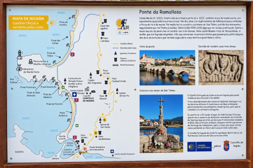 Mapa de Ponte da Ramallosa mostrando rutas oficiales del Camino, playas y sitios históricos cerca de Baiona, España