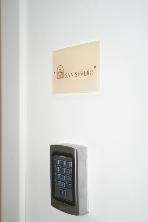 Tastierino accesso camera San Severo presso hotel Domusè Napoli