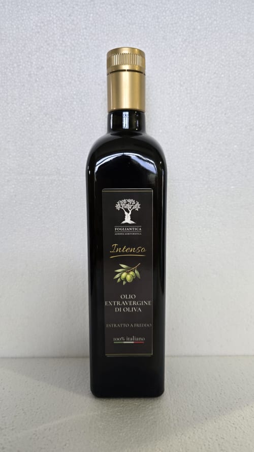 Bottiglia di olio extravergine di oliva Fogliantica, varietà Intenso, 100% italiano da Ceglie Messapica