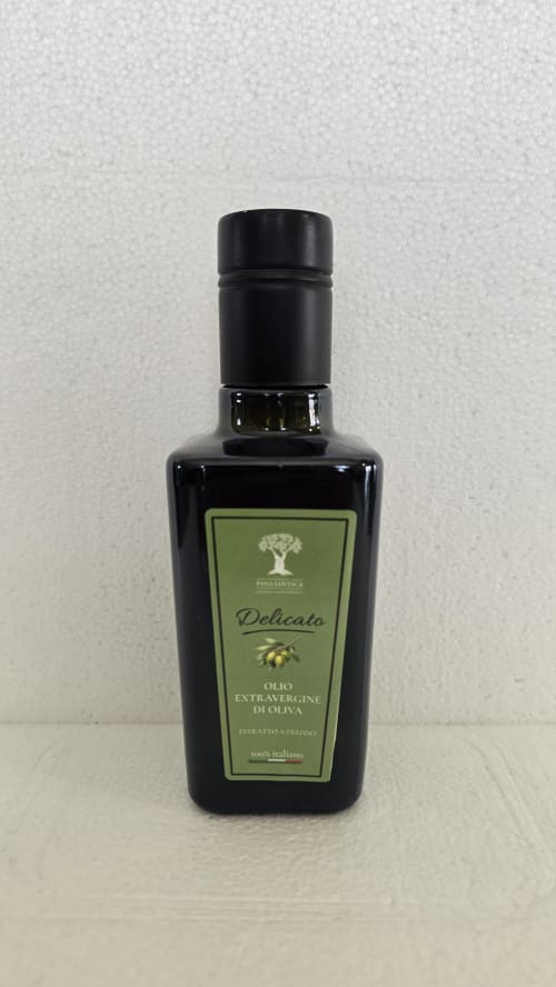 Bottiglia di olio extravergine di oliva delicato Fogliantica da Ceglie Messapica, Italia