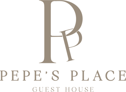 Logo della Pepe's Place Guest House - elegante monogramma P con carattere serif per questo bed & breakfast a Roma