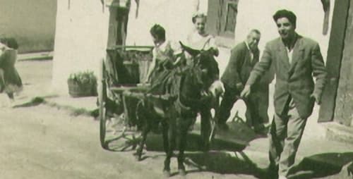 Grupo de hombres con caballos frente al Hotel La Muntanya en Llafranc, fotografía antigua