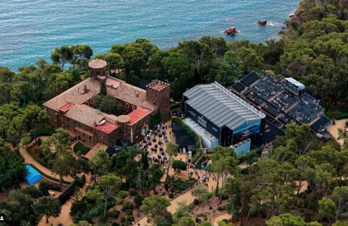 Vista aérea del Hotel La Muntanya en Llafranc con zona costera, terraza y paisaje mediterráneo