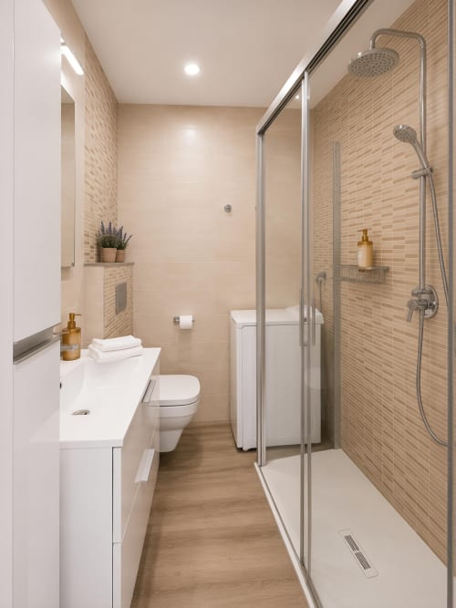 Modern bathroom in Luxury Penthouse at Manage Home Tenerife, Playa de las Américas, with walk-in shower and vanity.