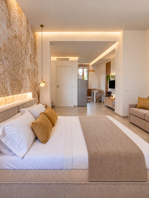 Camera Suite Sole e Luce del B&B Domus Fysi Palermo con vista mare, illuminazione moderna e dettagli in oro