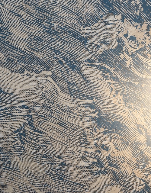 Arte murale astratta blu e crema con texture presso la boutique bed and breakfast Domus Fysi a Palermo