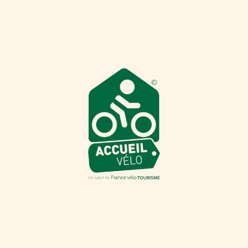Label de certification Accueil Vélo de l'hôtel Aux Genêts d'Or à Trévé, France