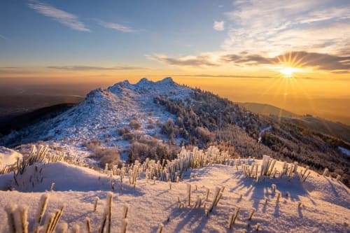Sommets enneigés au lever du soleil près de Saint-Étienne, France à la Gîte Furanelle