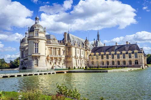 Domaine riverain du Château de Malmaison à Colombes, France avec architecture classique et jardins à l'anglaise