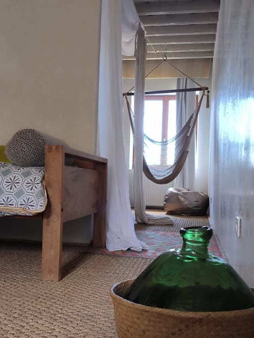 Chambre cosy de la Furanelle B&B Saint Etienne avec hamac, lit et balcon avec vue montagne