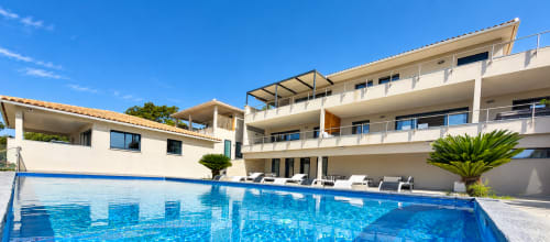 Villa contemporaine en bord de mer Les Villas d'A Storia à Zonza avec piscine et vue sur mer
