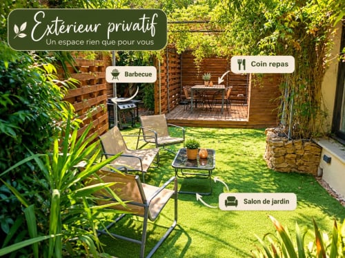 Jardin privé avec chaises longues, barbecue et coin repas à la Maison D'hôtes Coeur D'Hérault à Péret