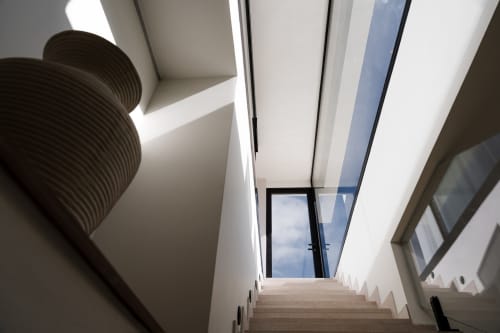 Escalera moderna con tragaluces en villa VC Alisio, Breña Baja, con vistas al mar