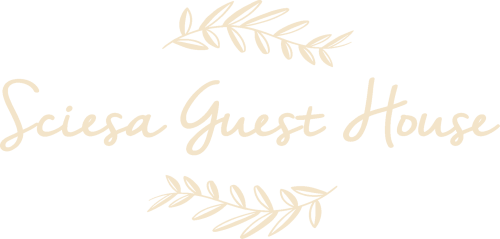 Logo Sciesa Guest House con elementi botanici decorativi, bed and breakfast a Verona, Italia