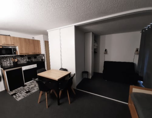 Appartement moderne 4-6 personnes à GNM Vars avec cuisine, salle à manger et séjour
