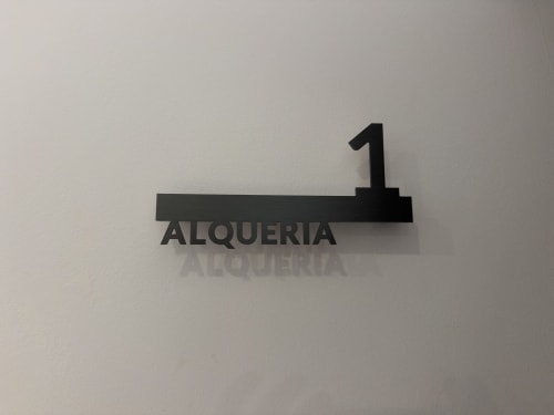 Cartel con el número 1 de la habitación Alquería en Casa La Almedina, posada en Casarabonela