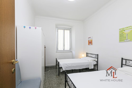 Camera con due letti a ML White House, Genova - appartamento con vista città, finestra e comfort moderni