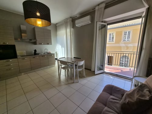 Appartamento Vanilla House a Genova con cucina open-plan, zona pranzo e balcone con vista sulla città
