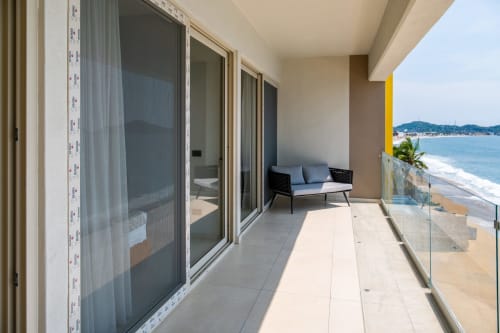 Balcón frente al mar en Condominio Marlica, Manzanillo con vistas al océano, zona de descanso y acceso a la playa