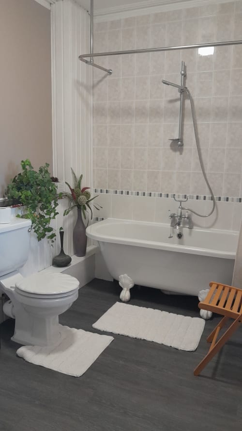Room 1. Single with Victorian Bathroom. At Ashley House B&B. Broughty Ferry.