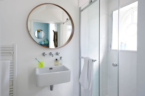 Guest room with shower - near Lille | Queen Christine