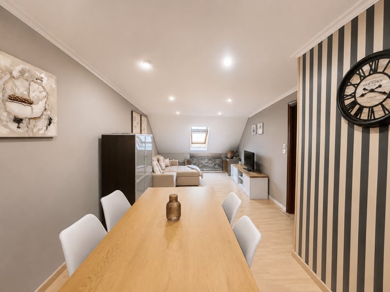 Holibai Xurela. Ático de dos habitaciones en el centro de Baiona