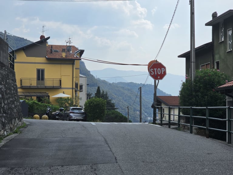 Foto 1: Stop di via Strada Nuova Per Oro