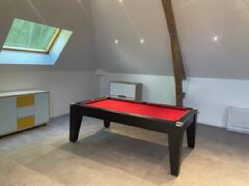 Table de billard au feutre rouge à la villa La Charretterie aux Gîtes de Flaubert, Le Héron