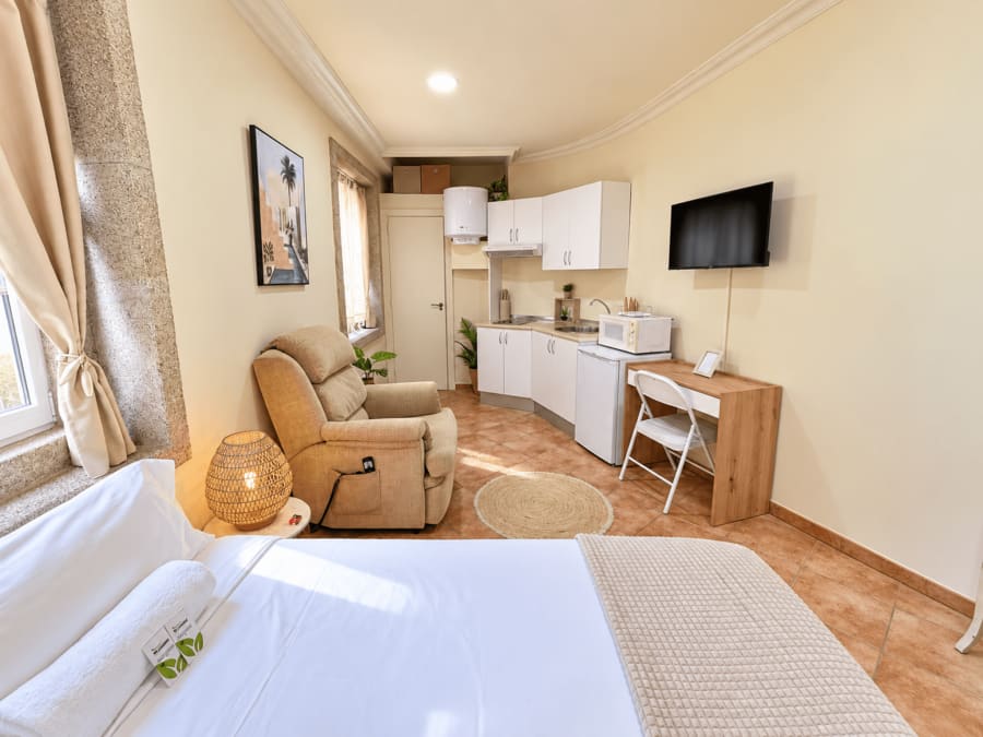 Estudio Amodiño con cama, sillón y kitchenette en Baiona