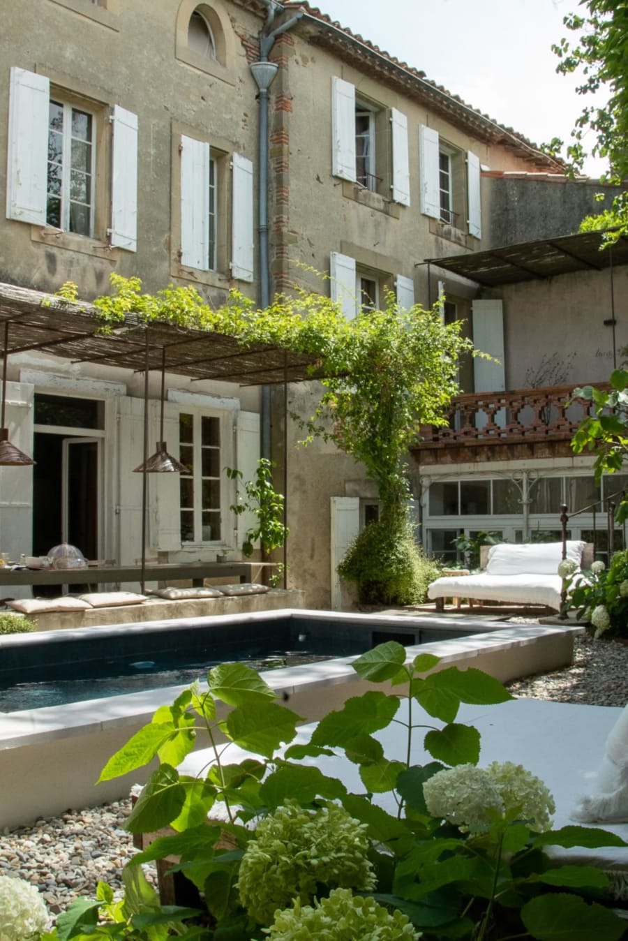 Camellas Lloret — building, pool and pergola terrace