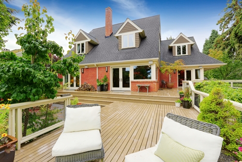 Having the opportunity to build a custom deck is an exciting experience. It gives you the creative freedom to design the space exactly how you want it and to use the materials you want to use.