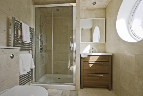 Innovations in bathroom fixtures can decrease your eco-footprint and your utility bills. Here are five tips to an eco-friendly bathroom remodel that’ll work for you and the planet.