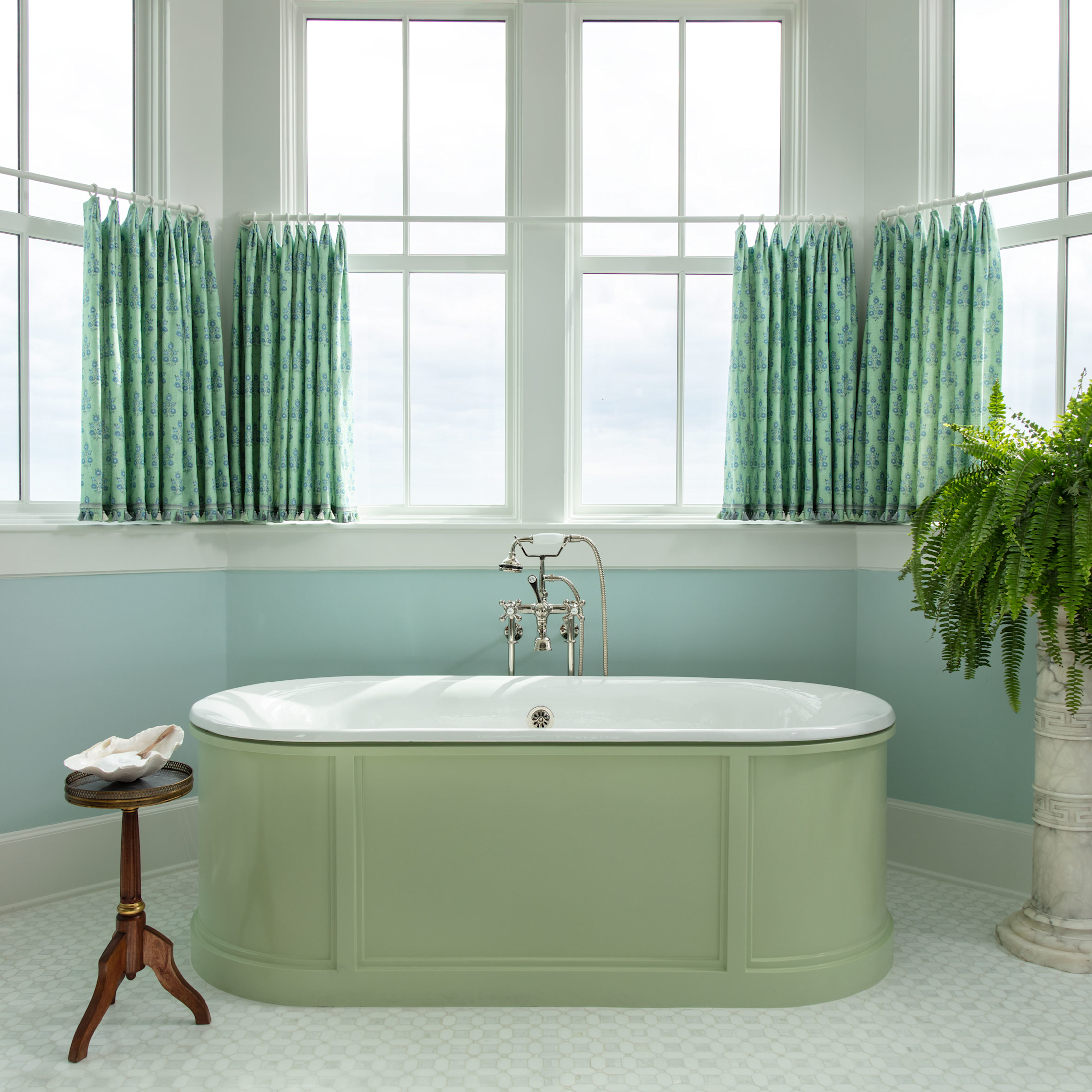 70-Inch White Cast Iron Double Ended Bathtub | DXV