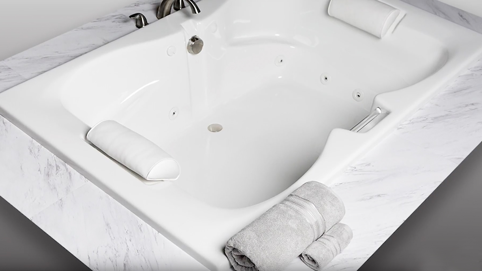 Experience Deep Relaxation in Bathtub – Let the Serenity Sink in Sixty  Minutes