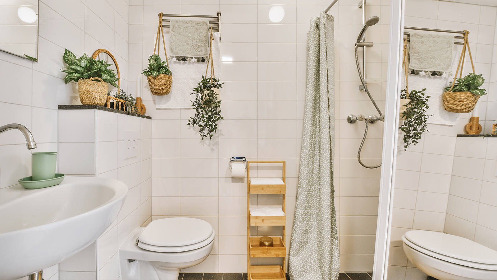 10 Bathroom Ideas for Tiny Houses | Laurel Mountain Bath, image size:1600x900