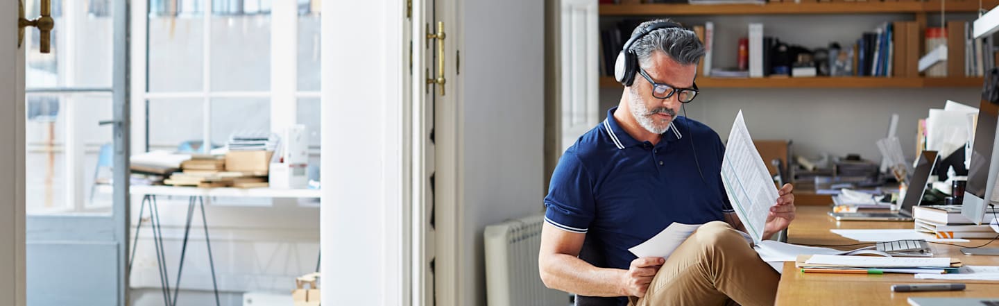 Man working in home office.