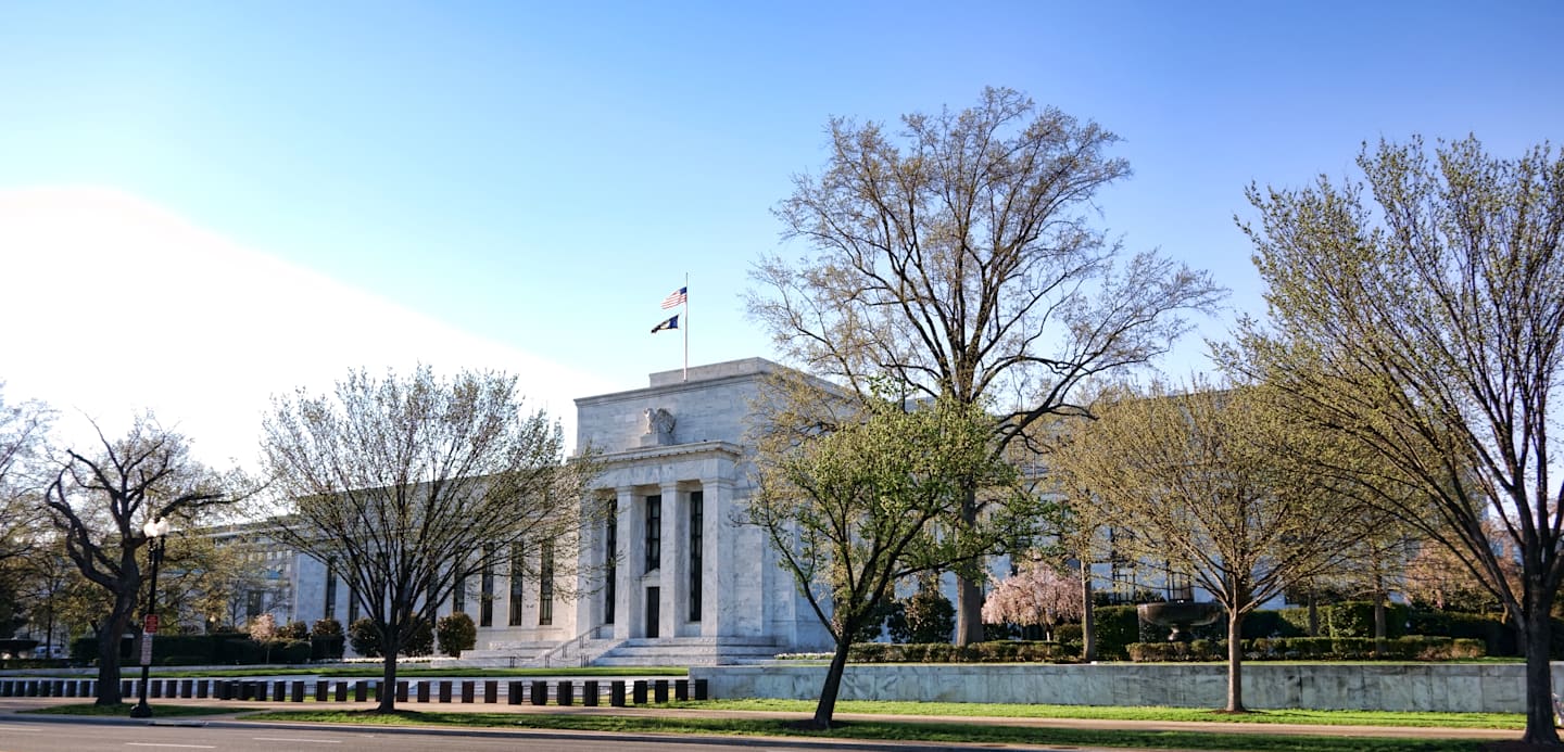 A picture of the Federal Reserve building.