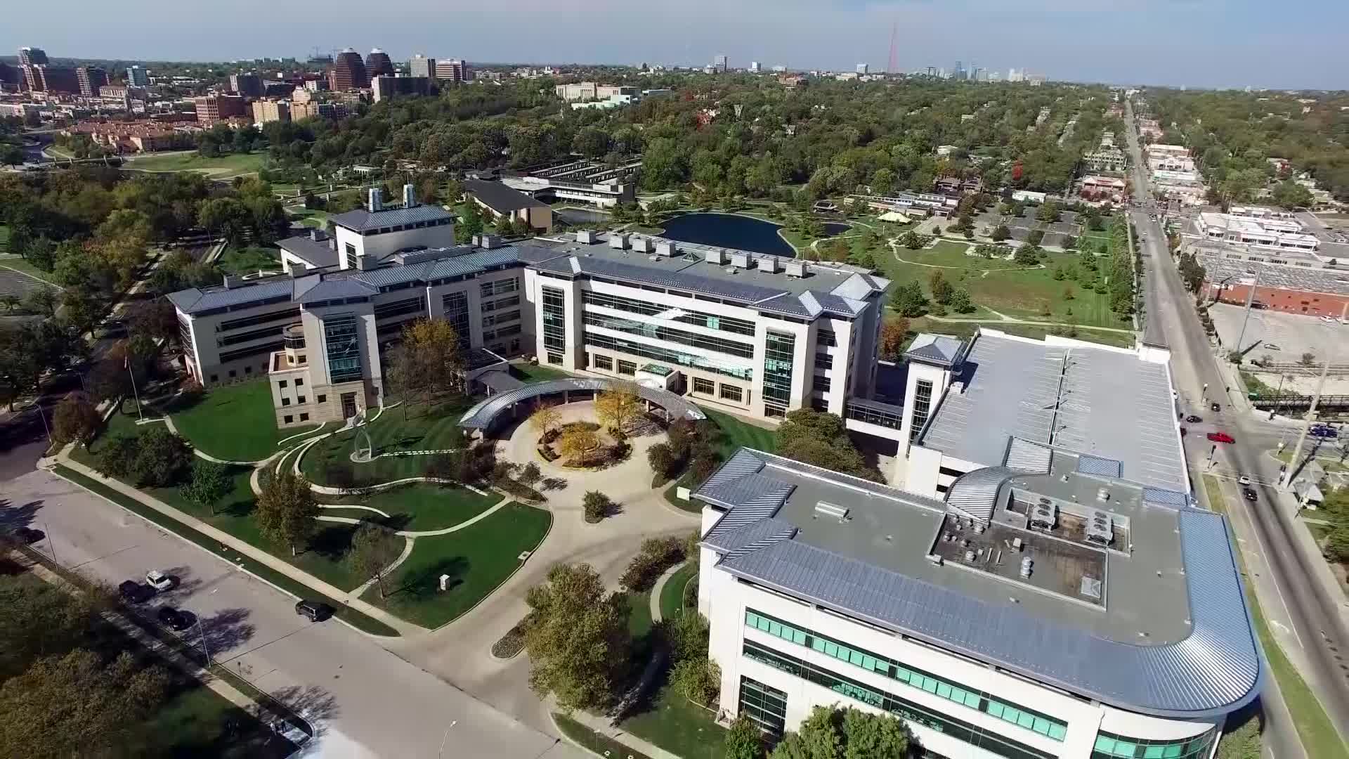 NBC Sports Journalist and Commentator Jimmy Roberts explains the unique relationship between American Century Investments, the Stowers Institute for Medical Research and the annual American Century Championship Celebrity Golf Tournament.