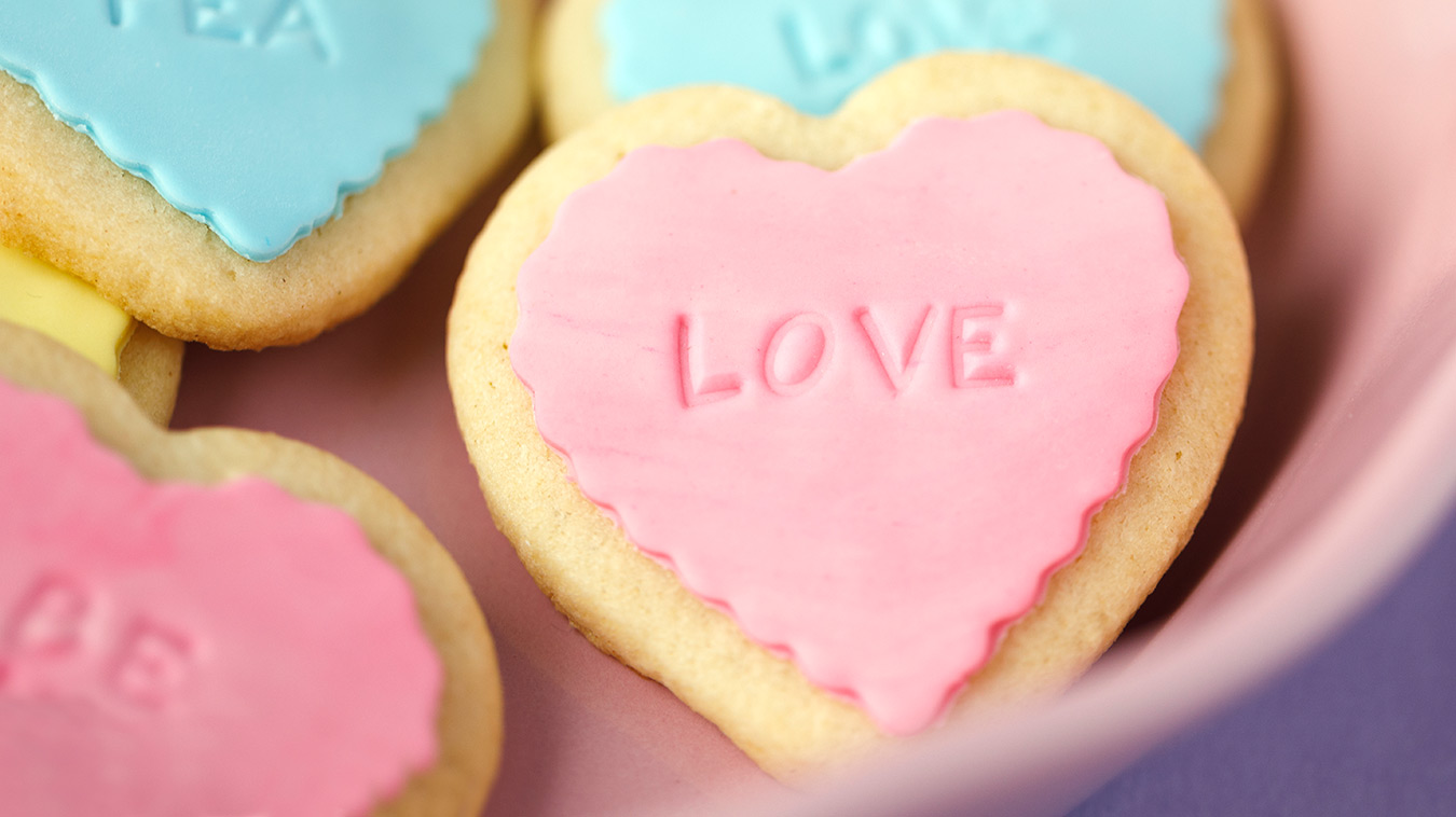 Amoretti Recipe: Conversation Heart Cookies