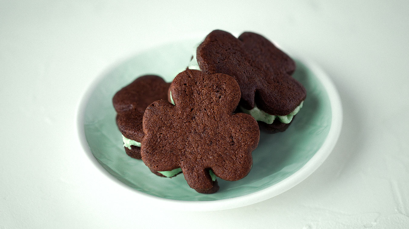 Amoretti Recipe: Mint Chocolate Sandwich Cookies