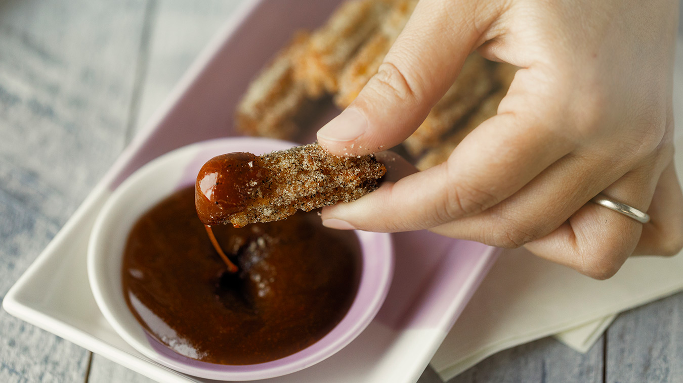 Amoretti Recipe: Dipping Vanilla Dusted Churros with Dessert Sauce