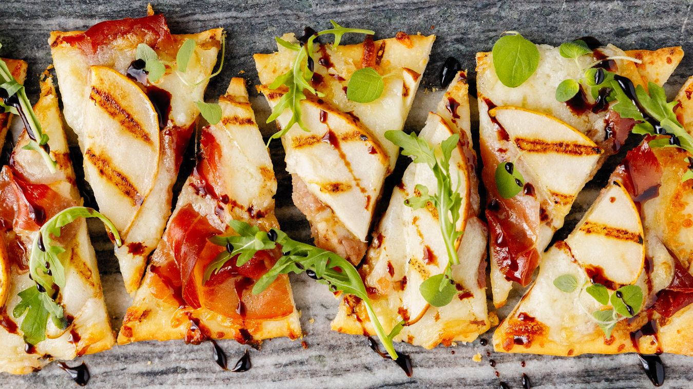 Amoretti Recipe: Grilled Pear & Prosciutto Flatbread